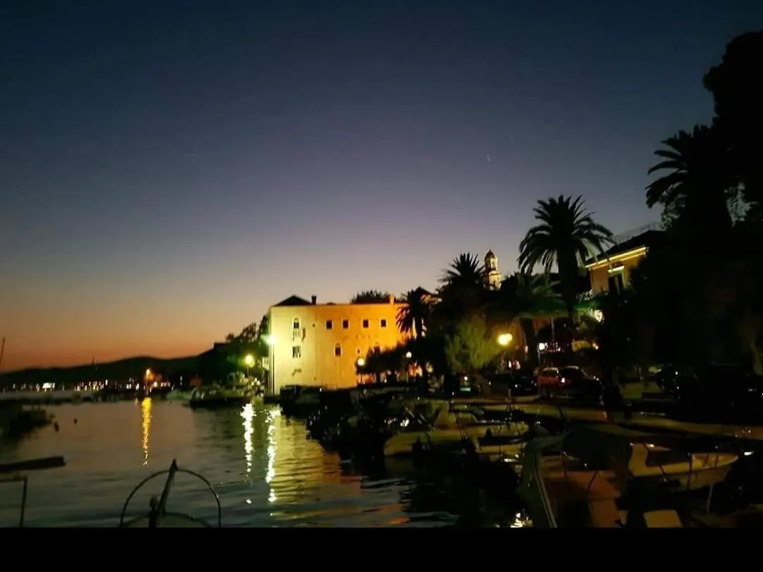 By Osibov Silverfish & Goldenfish Apartment Kastela