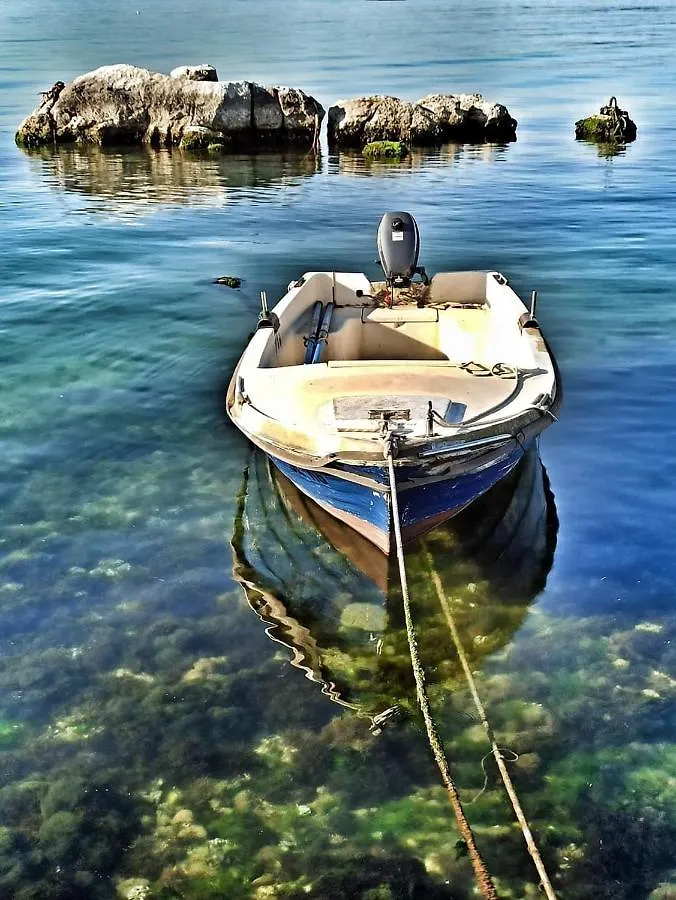 By Osibov Silverfish & Goldenfish Apartment Kastela 0*,  Croatia