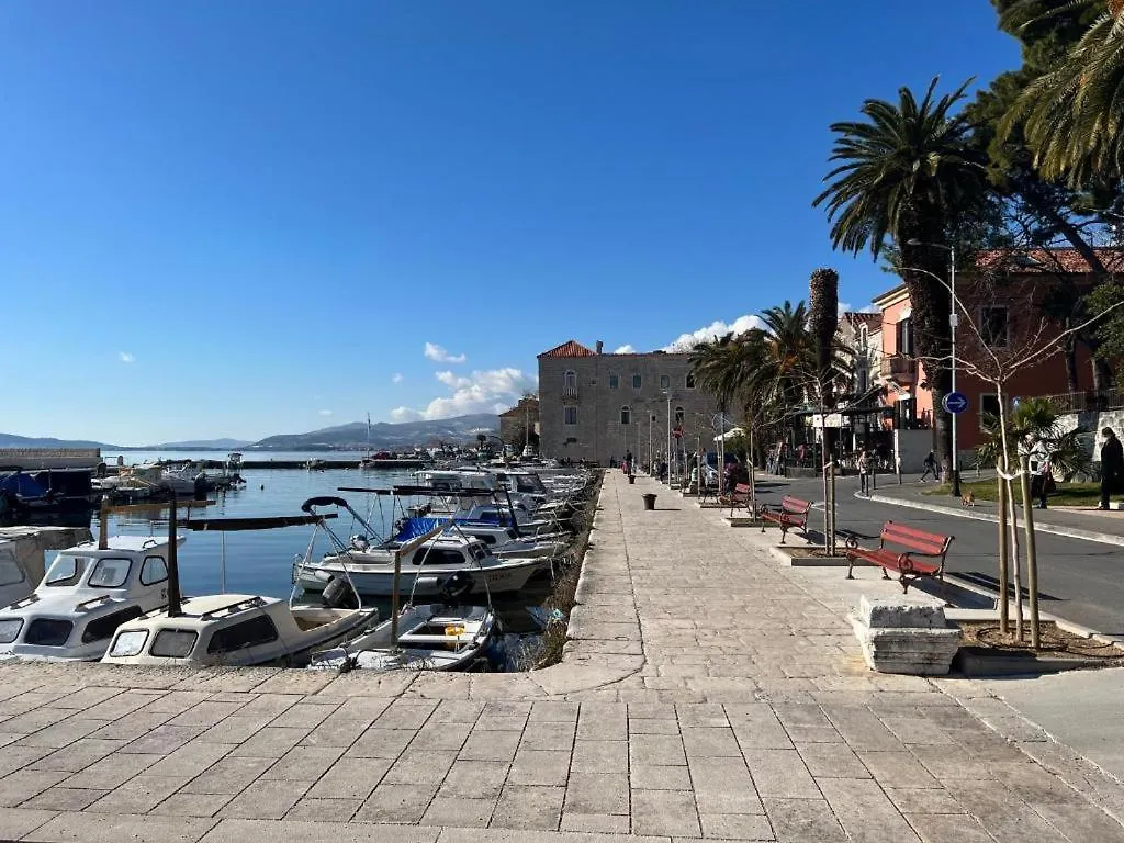 By Osibov Silverfish & Goldenfish Apartment Kastela
