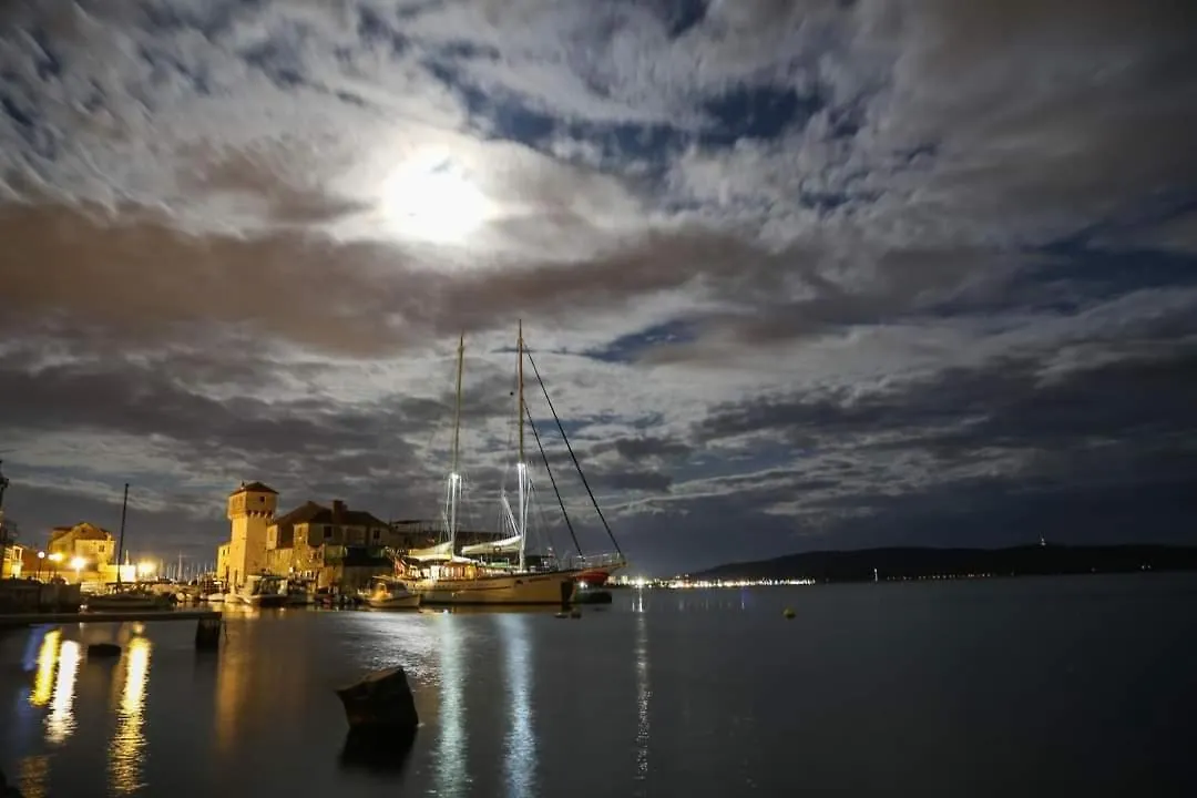 By Osibov Silverfish & Goldenfish Apartment Kastela