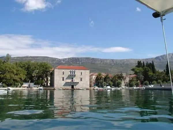 By Osibov Silverfish & Goldenfish Apartment Kastela